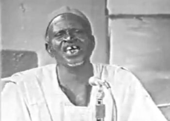Alhaji Bawa Ɗan'anace ya na rera waƙar Shago